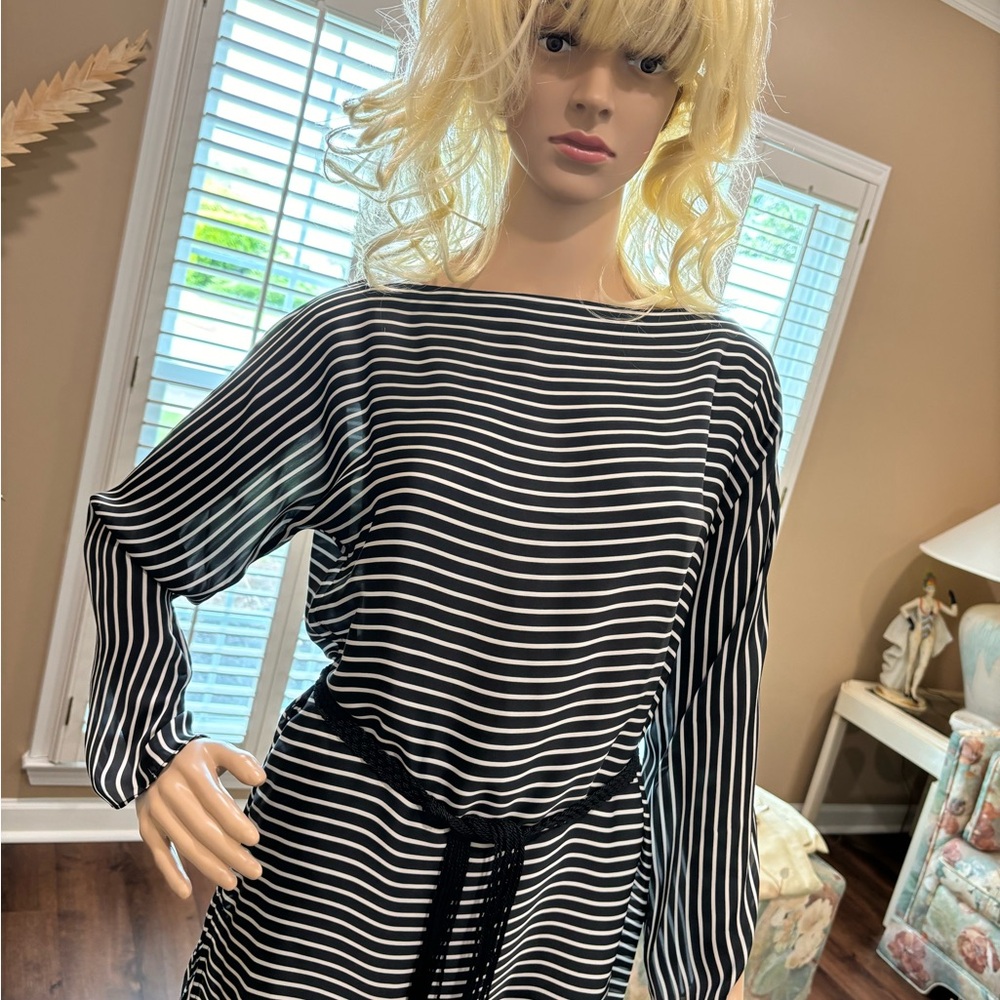STUNNING, SEXY & ELEGANT RALPH LAUREN LIGHT-WEAR TOP IN PRISTINE CONDITION.